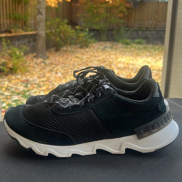 SOREL Women's Kinetic Impact Lace black & white running athletic Shoes Size 8 - Picture 2 of 4